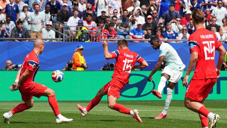 2026年世界杯：挪威1-4法国 - 登贝莱上半场梅开二度，法国队领跑I组